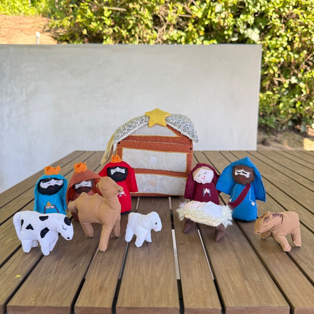 Vintage 1989 Kubla Crafts Soft Sculpture Nativity Set 10 Piece Plush Manger Case